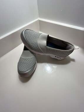 Easy Spirit Women's Twist Slip-On Sneaker Light Grey Woven